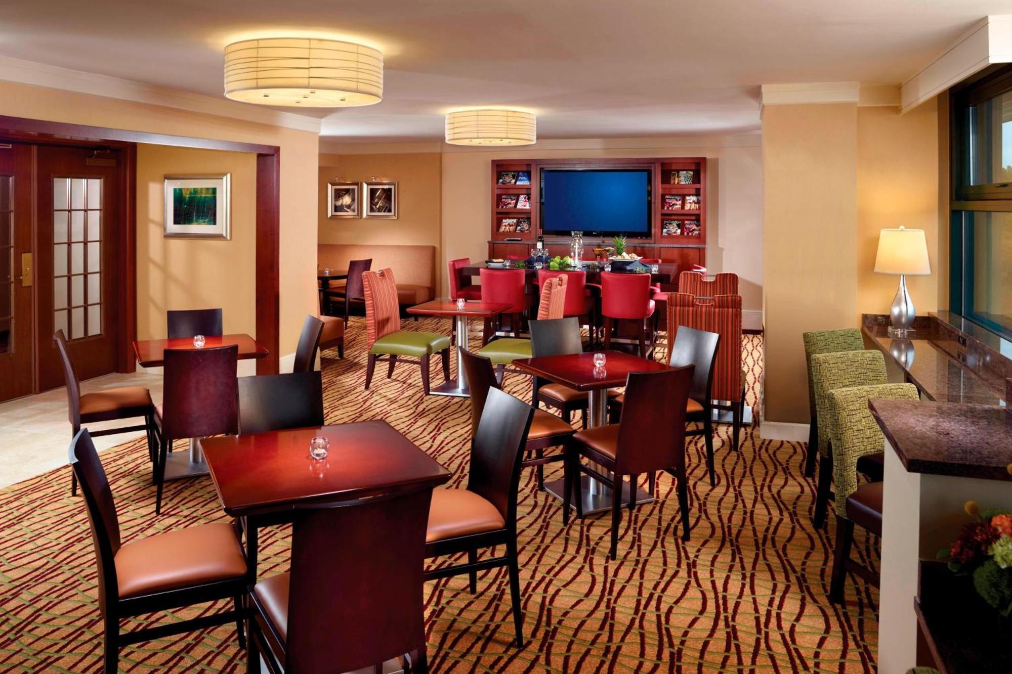 Отель Atlanta Marriott Альфаретта Экстерьер фото